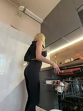 KiraMisss online show from 2, 4, 2026