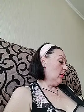 HelgaDennis online show from 7, 6, 2026