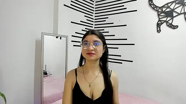 Snapshot of LindaCatalina_ chatting on 9, 6, 2026 LindaCatalina online show from 9, 6, 2026