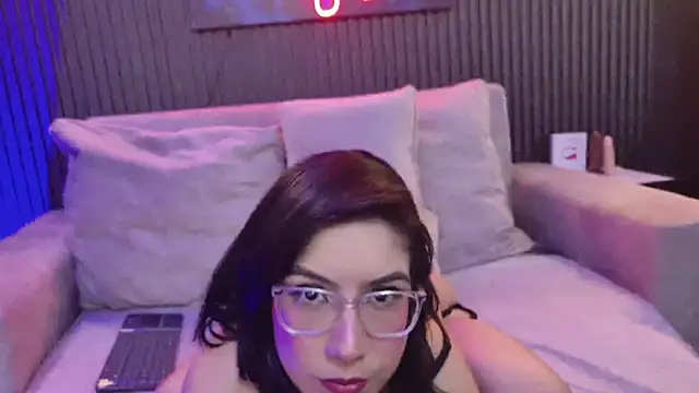 HannaMiller01  online show from 13, 4, 2026
