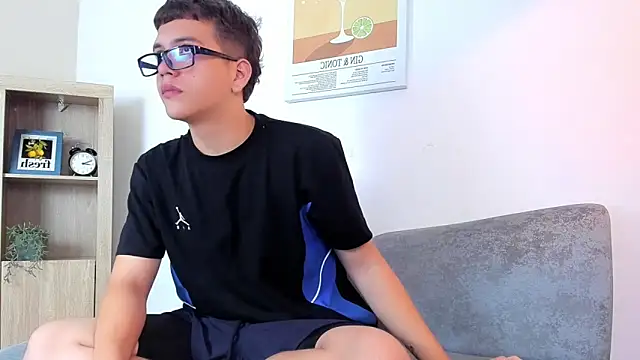 dennis hills online show from 25, 3, 2026