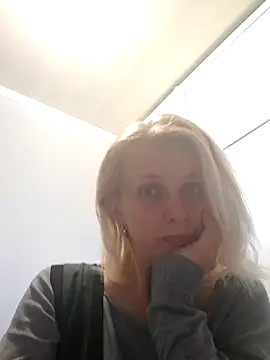 MiaLove183 online show from 24, 4, 2026