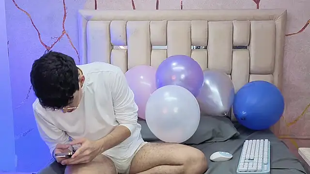 Tom Parker  online show from 27, 3, 2026