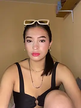 Itze Mua online show from 19, 4, 2026
