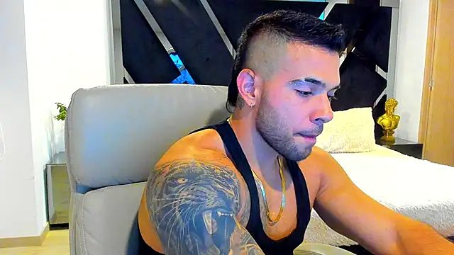 Snapshot of Raytorres chatting on 12, 7, 2026 Raytorres online show from 12, 7, 2026