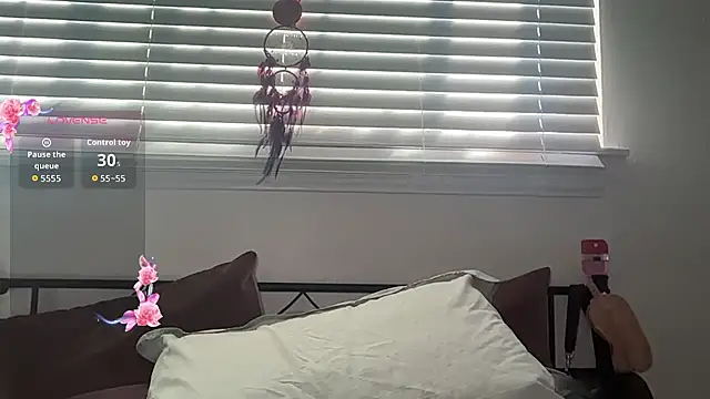 Snapshot of Yourmommysilk chatting on 8, 7, 2026 Yourmommysilk online show from 8, 7, 2026