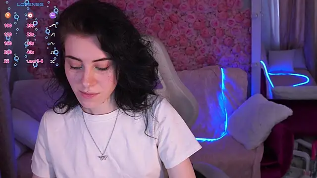 CurleyBlueEyes online show from 1, 4, 2026