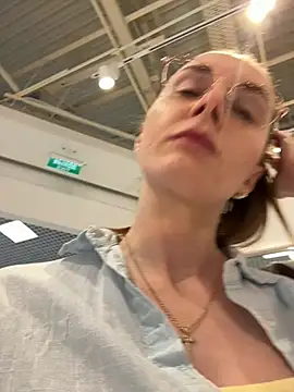 Snapshot of FReyja_44 chatting on 16, 6, 2026 FReyja 44 online show from 16, 6, 2026