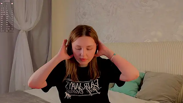 LorriMonz online show from 25, 6, 2026