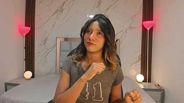 EsperanzaMora online show from 15, 4, 2026