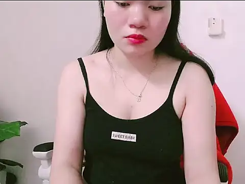 Snapshot of Suhynxx chatting on 12, 4, 2026 Suhynxx online show from 12, 4, 2026