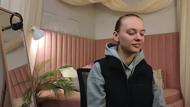 emma chaser online show from 21, 4, 2026