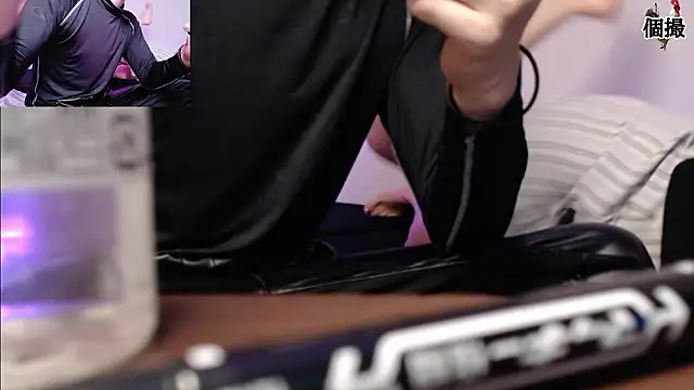 Snapshot of DontCloseYet chatting on 15, 4, 2026 DontCloseYet online show from 15, 4, 2026