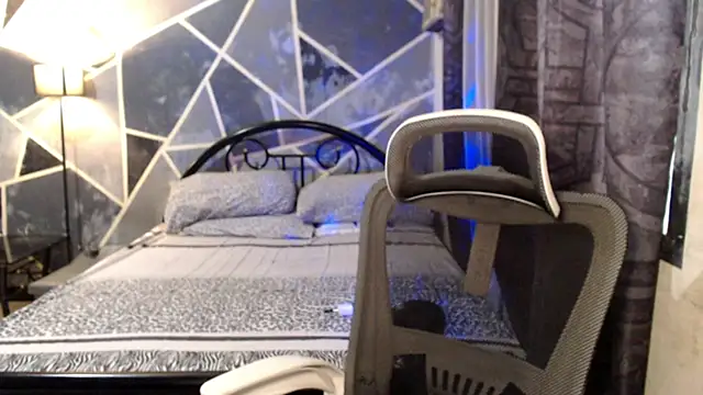demeterfoxx online show from 4, 4, 2026
