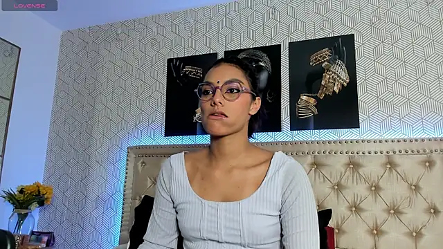 ValeAlvarez  online show from 20, 4, 2026