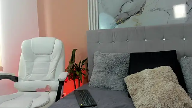 Snapshot of LexSin17 chatting on 18, 4, 2026 LexSin17 online show from 18, 4, 2026
