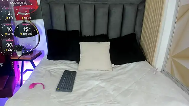 Snapshot of MiaGinger_ chatting on 9, 7, 2026 MiaGinger online show from 9, 7, 2026