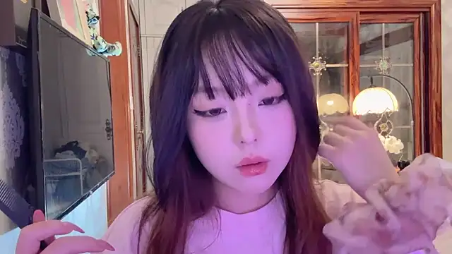 Snapshot of thelittlexx chatting on 8, 5, 2026 thelittlexx online show from 8, 5, 2026