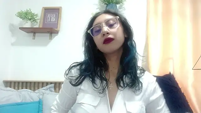 Snapshot of Violet_2003 chatting on 28, 5, 2026 Violet 2003 online show from 28, 5, 2026