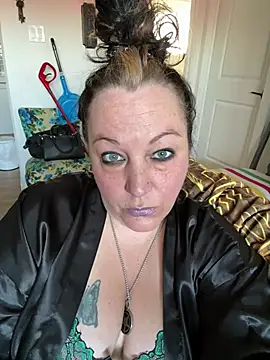 Queenemerald online show from 28, 3, 2026