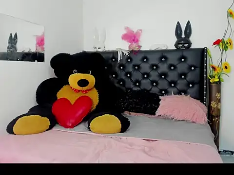 Alejandra and James  online show from 9, 4, 2026