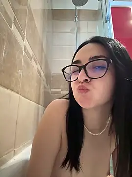 Snapshot of TheaMerve chatting on 4, 5, 2026 TheaMerve online show from 4, 5, 2026