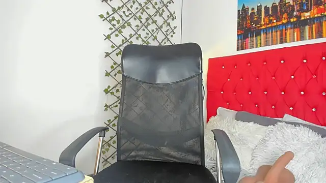 emily  dee online show from 21, 4, 2026