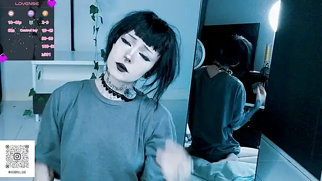 Snapshot of H3xD0ll chatting on 7, 8, 2026 H3xD0ll online show from 7, 8, 2026
