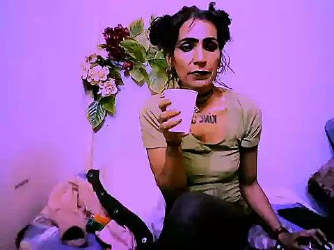 Alanadelray21 online show from 6, 7, 2026
