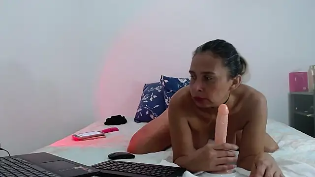 ThaliaGray  online show from 18, 4, 2026