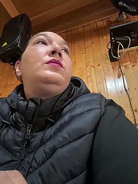 Snapshot of Tugatita1990 chatting on 7, 4, 2026 Tugatita1990 online show from 7, 4, 2026