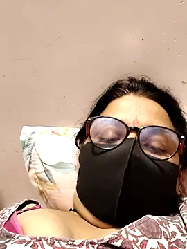 Snapshot of purvi46 chatting on 1, 4, 2026 purvi46 online show from 1, 4, 2026