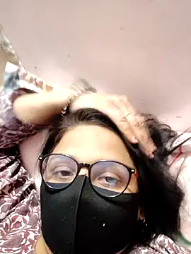 Snapshot of purvi46 chatting on 25, 4, 2026 purvi46 online show from 25, 4, 2026