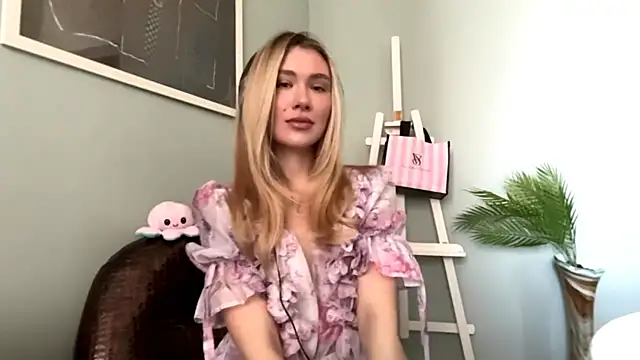 Alicesuperstar online show from 31, 3, 2026