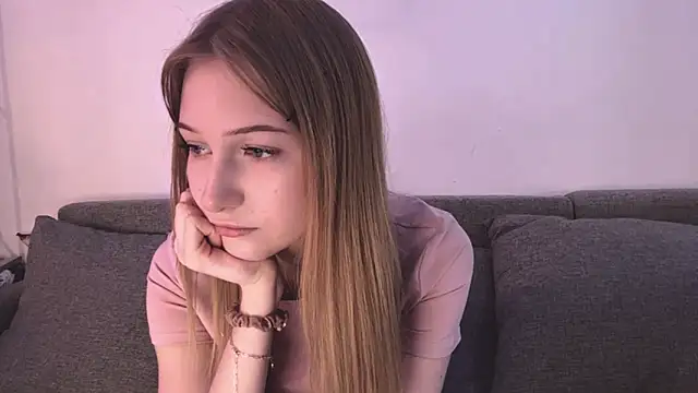 Snapshot of KatrineDrea chatting on 22, 4, 2026 KatrineDrea online show from 22, 4, 2026