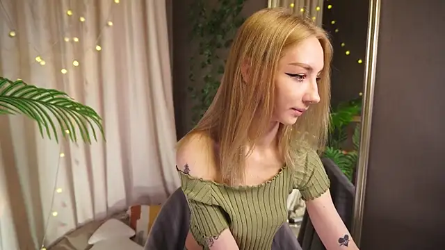 Snapshot of Melrose_ chatting on 1, 5, 2026 Melrose online show from 1, 5, 2026