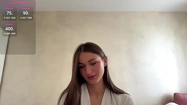 HallieHollo online show from 27, 6, 2026