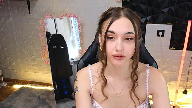 Snapshot of belle_cute chatting on 2, 4, 2026 belle cute online show from 2, 4, 2026