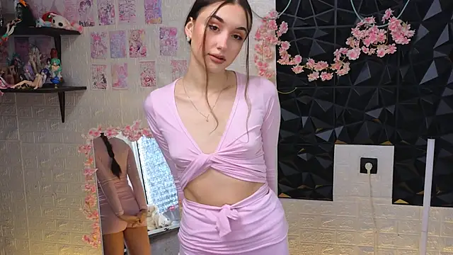 Snapshot of belle_cute chatting on 8, 4, 2026 belle cute online show from 8, 4, 2026