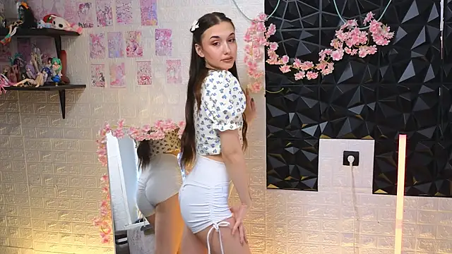 Snapshot of belle_cute chatting on 17, 4, 2026 belle cute online show from 17, 4, 2026