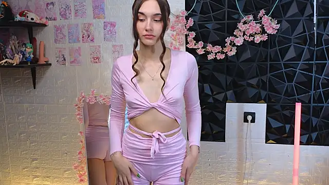 Snapshot of belle_cute chatting on 24, 4, 2026 belle cute online show from 24, 4, 2026