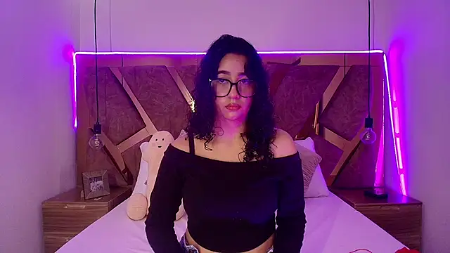 Snapshot of bella_swwan_ chatting on 9, 6, 2026 bella swwan online show from 9, 6, 2026