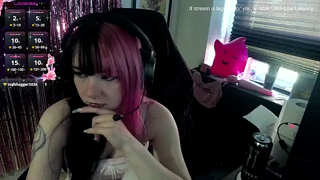 Snapshot of CutieTracer chatting on 28, 4, 2026 CutieTracer online show from 28, 4, 2026