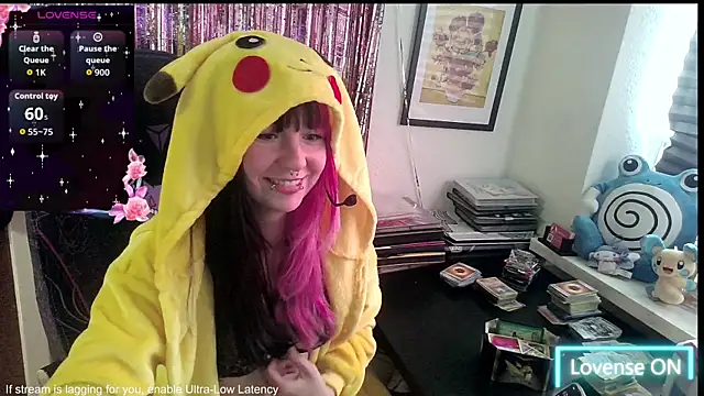 Snapshot of CutieTracer chatting on 5, 5, 2026 CutieTracer online show from 5, 5, 2026