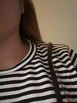 Snapshot of Lina-Naughty chatting on 9, 4, 2026 Lina-Naughty online show from 9, 4, 2026