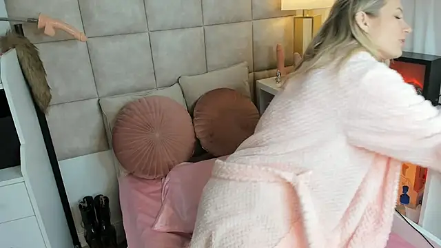 str4wberrysugar  online show from 10, 4, 2026