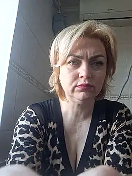 SylvieGold453 online show from 14, 4, 2026