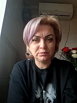 SylvieGold453 online show from 17, 4, 2026