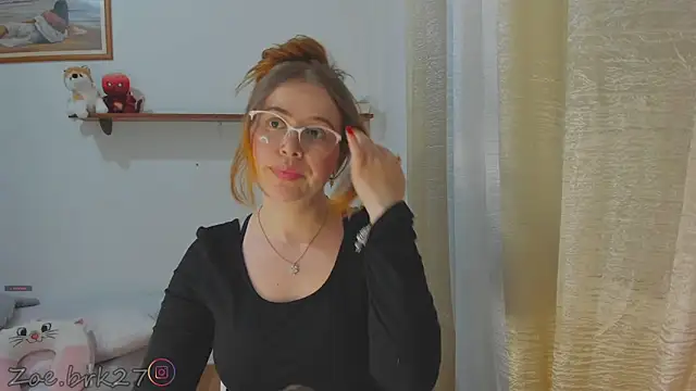 Snapshot of Zoe_brk chatting on 1, 5, 2026 Zoe brk online show from 1, 5, 2026