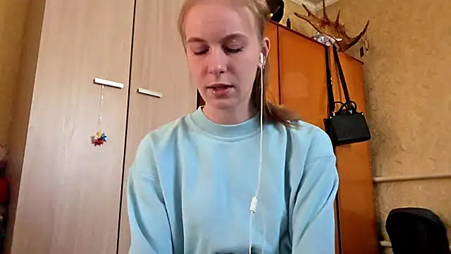 Snapshot of DonnaKuc chatting on 1, 4, 2026 DonnaKuc online show from 1, 4, 2026